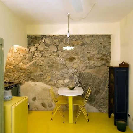 Modern Holiday In With Terrace Nyaraló *