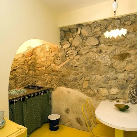 Modern Holiday In With Terrace Nyaraló *