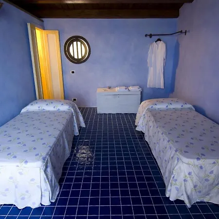 Modern Holiday In With Terrace Nyaraló *